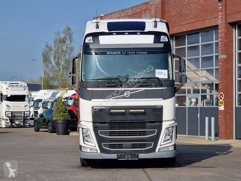 جرار Volvo 13500 Globetrotter XL 4x2 - Low deck...