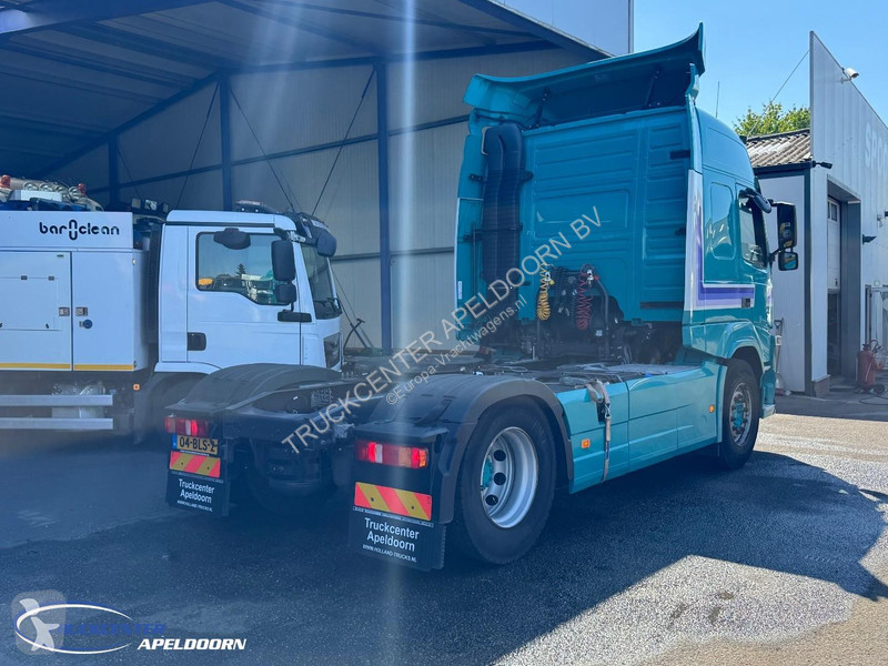 جرار Volvo Globetrotter 4x2