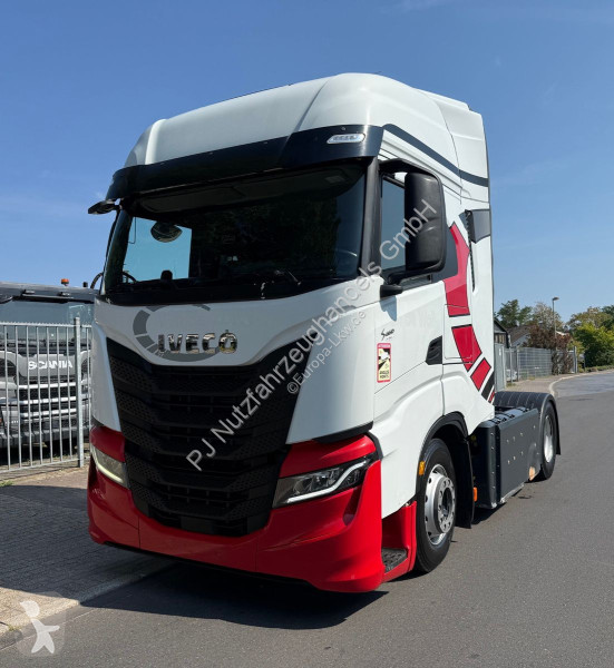 Iveco S460 tractor unit