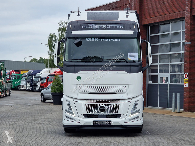 جرار Volvo 13500 Aero Globetrotter XL 4x2 - New...