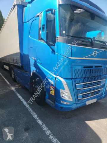 جرار Volvo