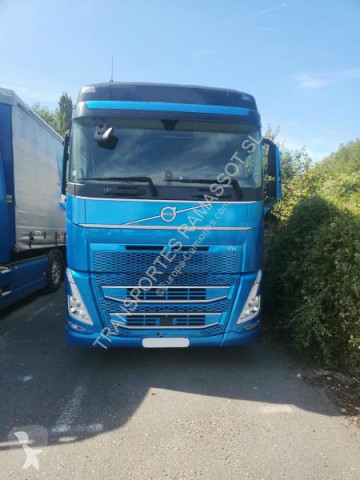 جرار Volvo