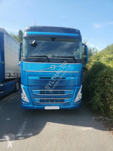 جرار Volvo