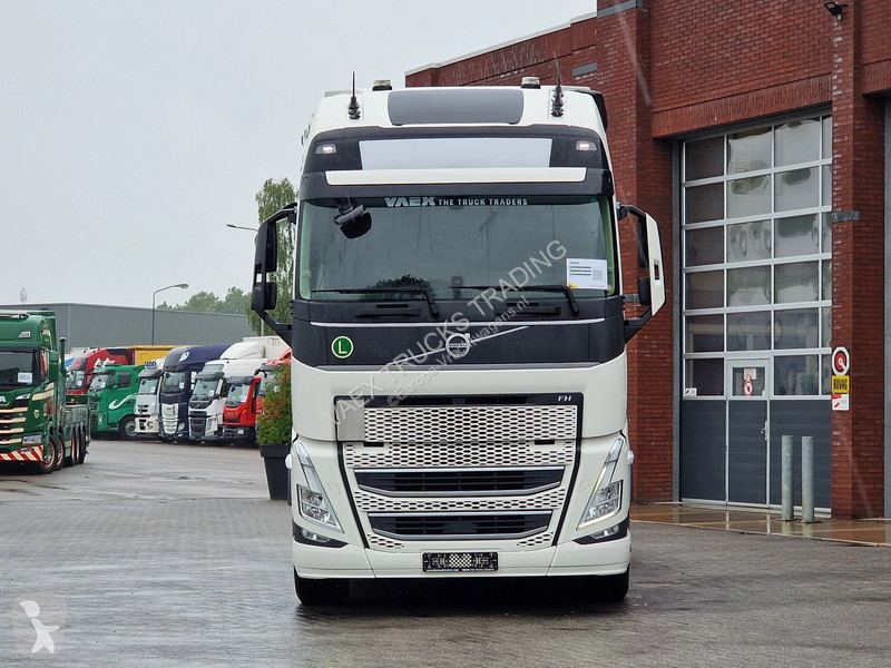 Tracteur Volvo 13460 Globetrotter XL 6x2 - Full...