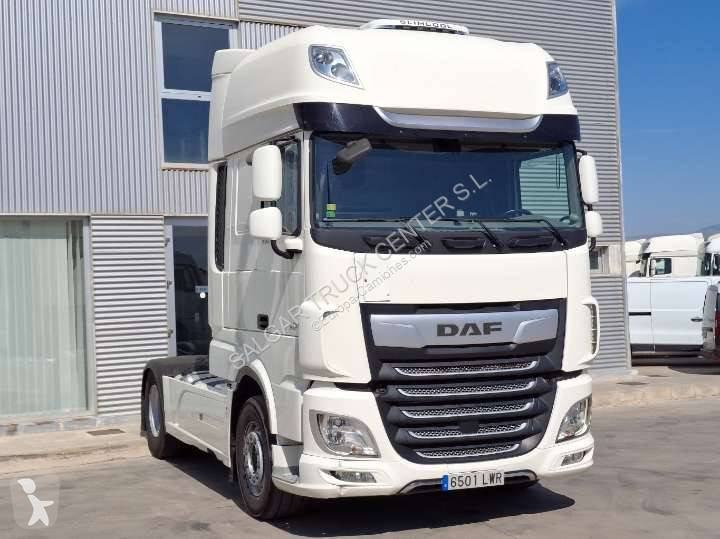 Cap tractor DAF
