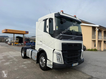 Cabeza tractora Volvo
