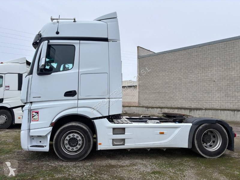 Cabeza tractora Mercedes