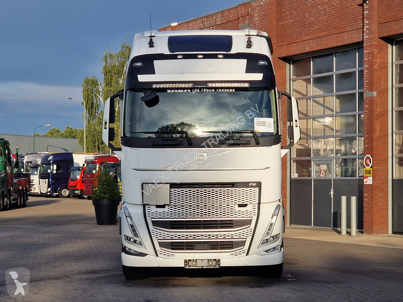 Trekker Volvo 13500 Globetrotter XL 6x2 -...