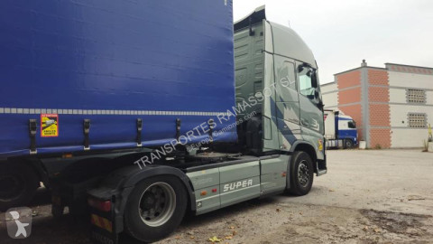 Cabeza tractora Volvo