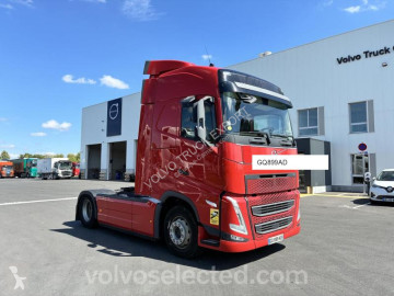 جرار Volvo