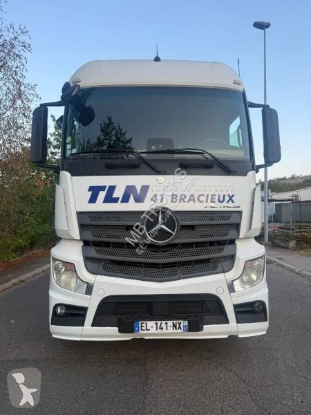 Cabeza tractora Mercedes 1843