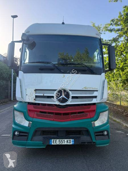 Cabeza tractora Mercedes 1845