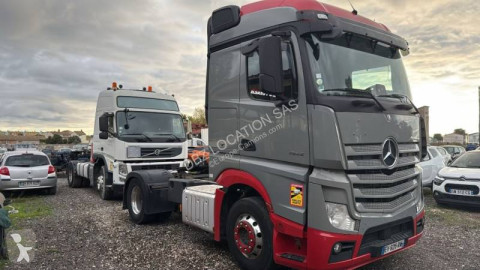 Тягач Mercedes