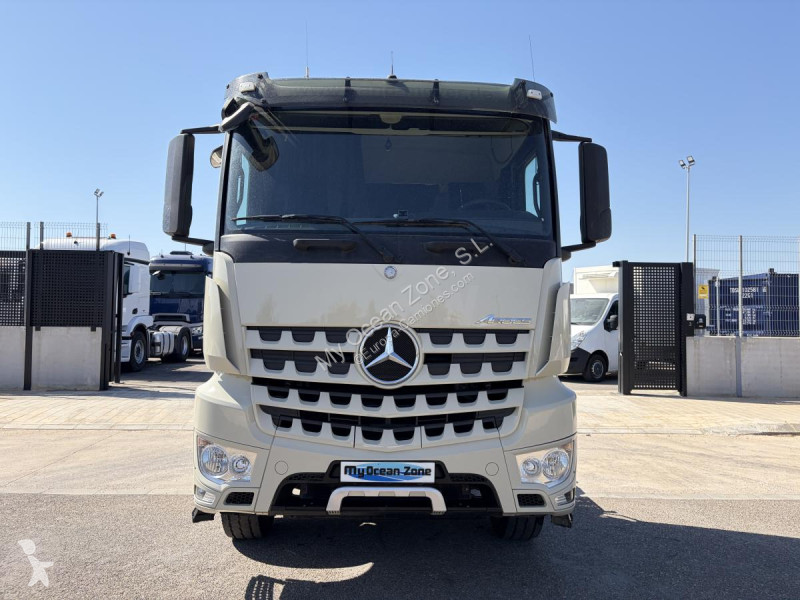 Cabeza tractora Mercedes 1843