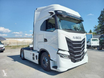 Cabeza tractora Iveco nueva