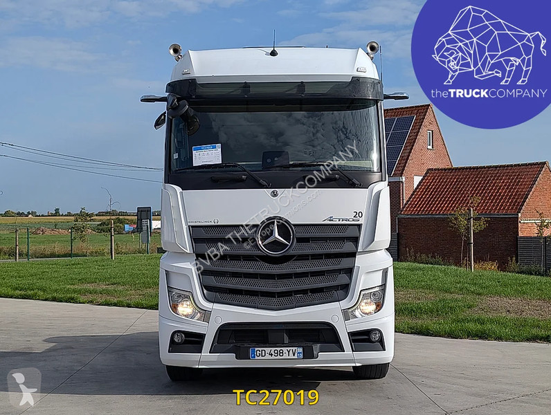 Тягач Mercedes 1853