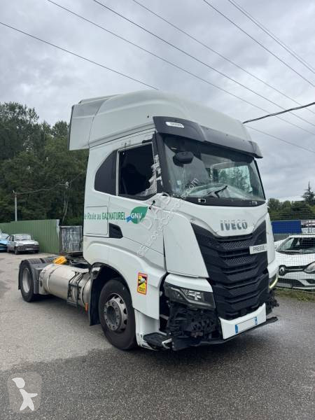 Tahač Iveco 460