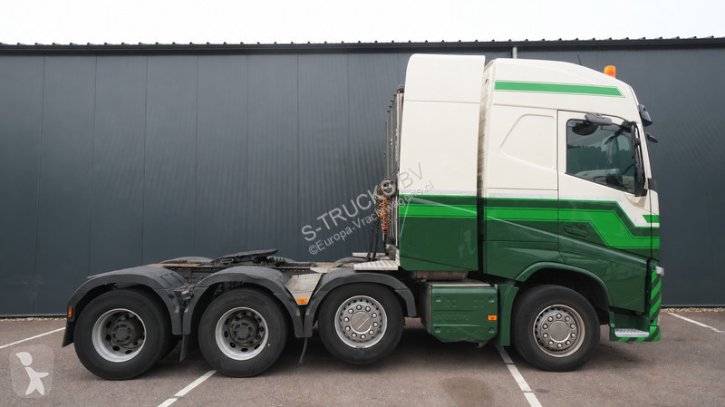 Tahač Volvo 130 ton's 8x4 tractor unit