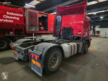 Nyergesvontató Volvo 400