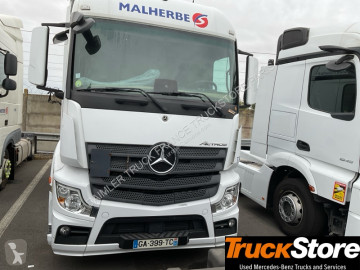 Cabeza tractora Mercedes