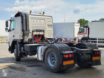 Volvo nyergesvontató