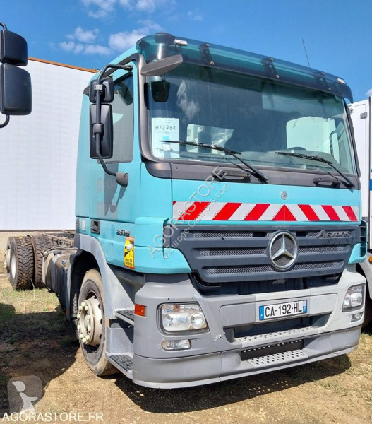 Nyergesvontató Mercedes 2536