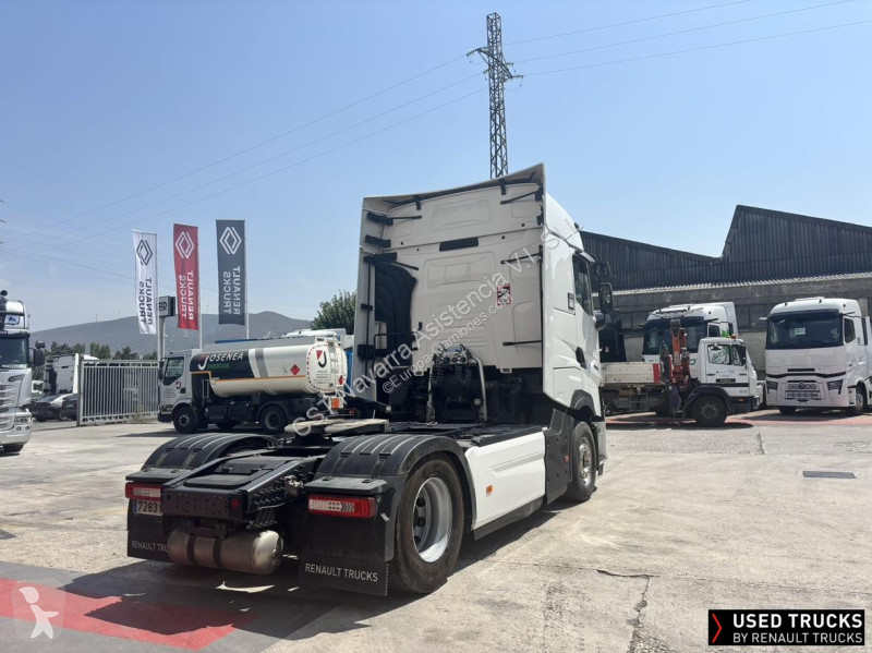 Cap tractor Renault