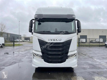 Cabeza tractora Iveco nueva