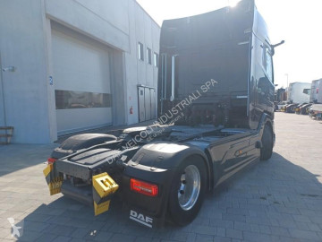 Cap tractor DAF