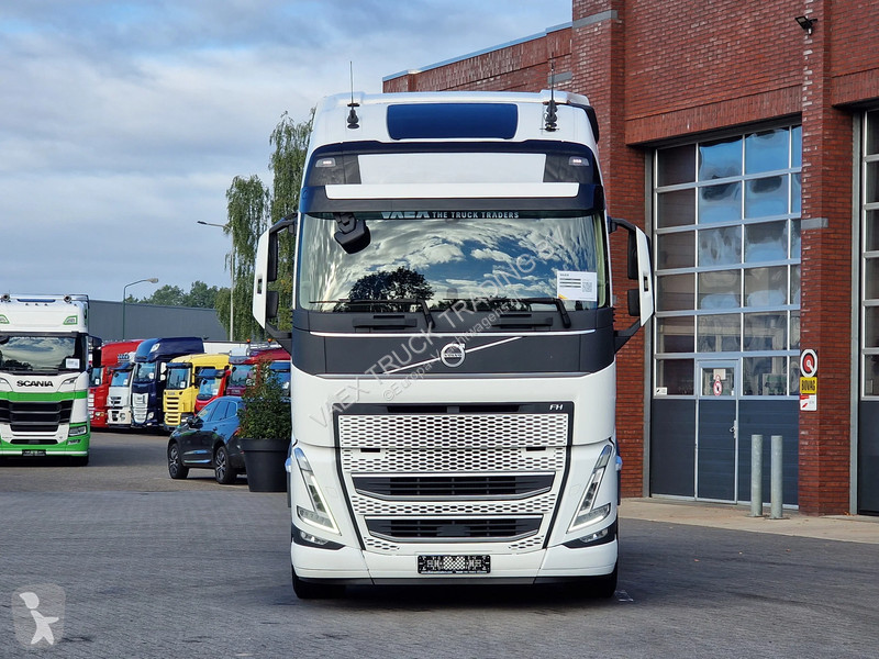 Cap tractor Volvo 13500 Globetrotter XL 6x2 -...