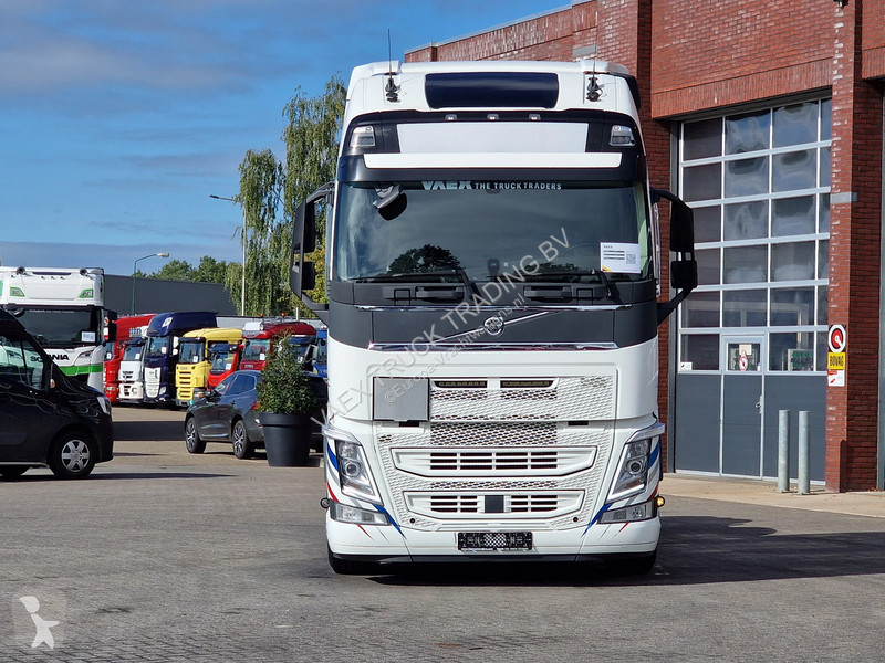Cap tractor Volvo 13500 Globetrotter XL 6x2 -...