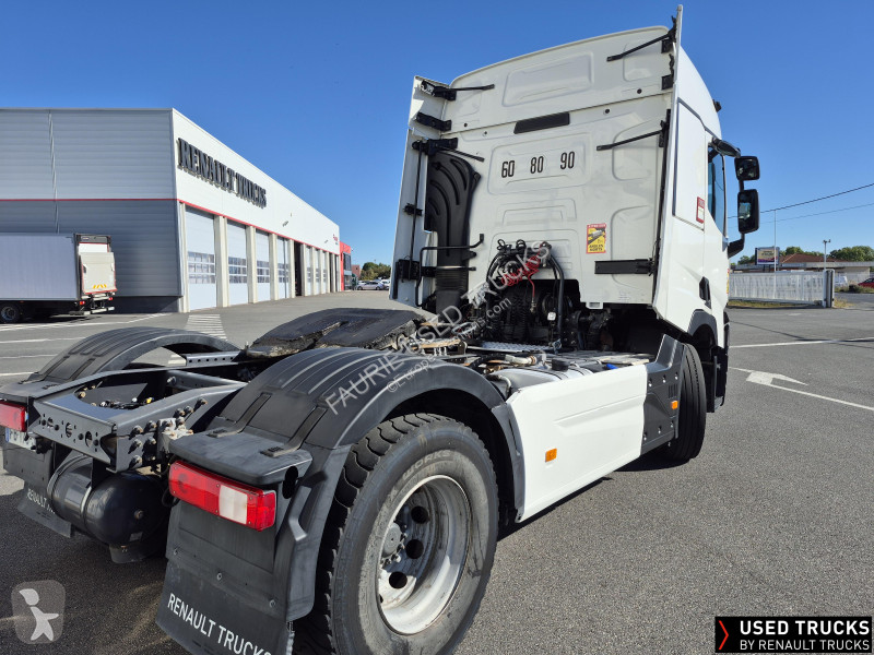 Cap tractor Renault