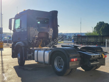 Ciągnik siodłowy Mercedes
