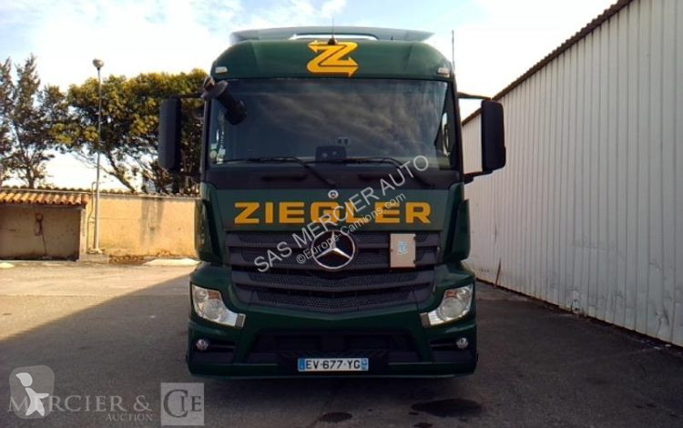 Cap tractor Mercedes