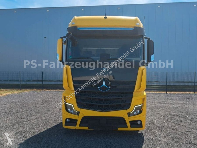 Тягач Mercedes 5 1853...