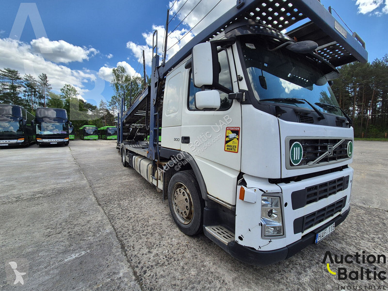 Traktor Volvo 300