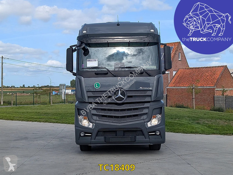 Тягач Mercedes 1851