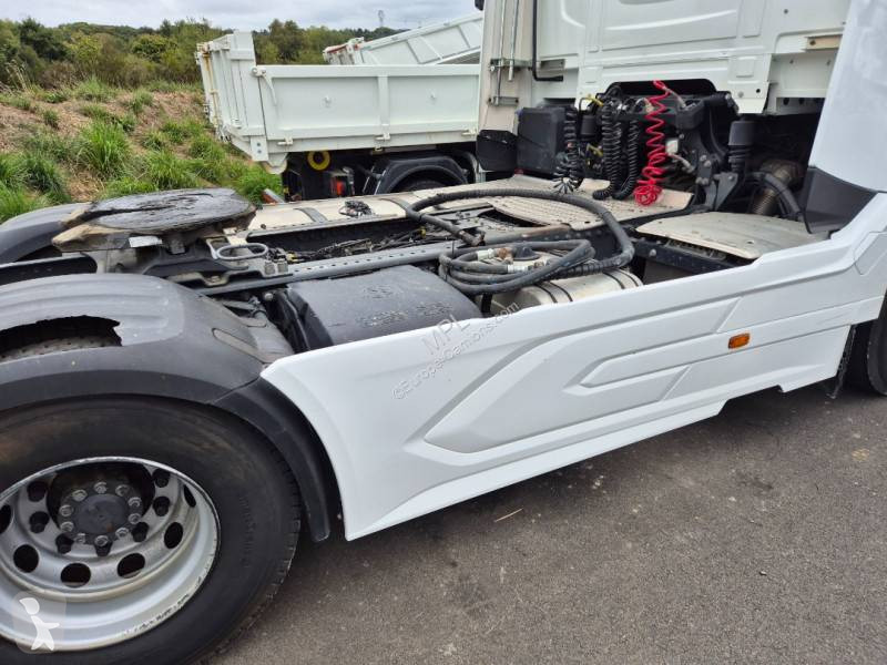 Ciągnik siodłowy DAF 530