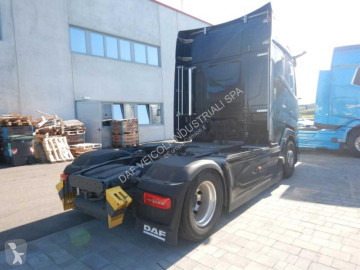 Cabeza tractora DAF XG + 530 FT 4X2