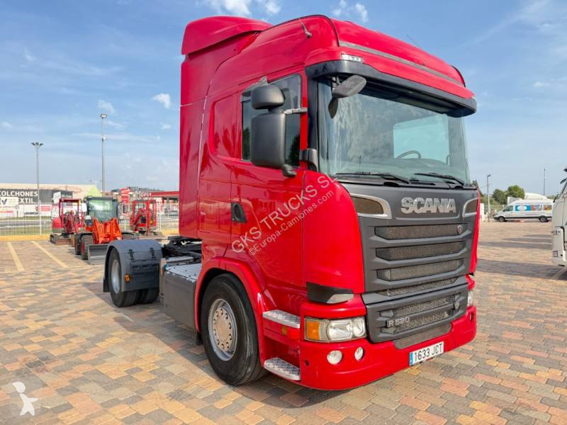 جرار Scania 520