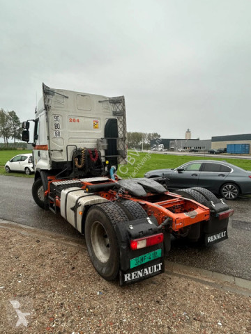 Cap tractor Renault