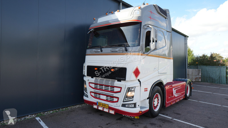 Traktor Volvo 500 ADR GLOBETROTTER SHOWTRUCK