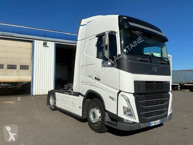 جرار Volvo 500