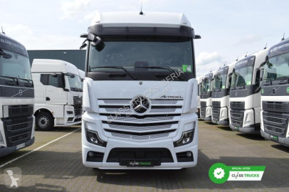 Mercedes tractor unit