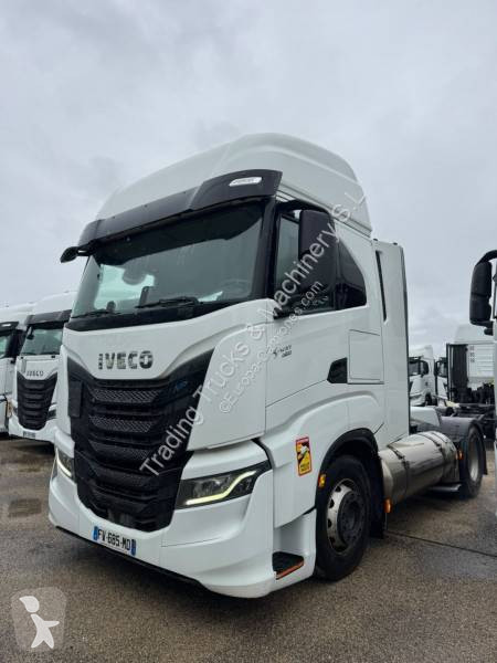 Iveco 460 tractor unit