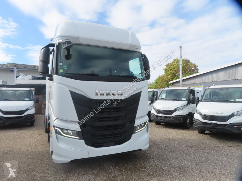 Iveco S-Way 490 Intarder FZ.4 tractor unit