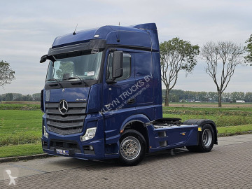 Mercedes tractor unit