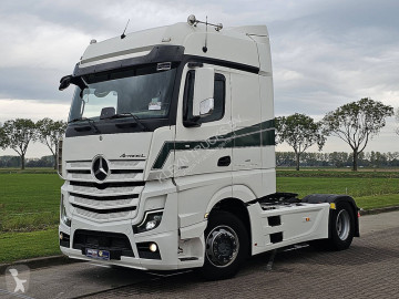 Mercedes tractor unit