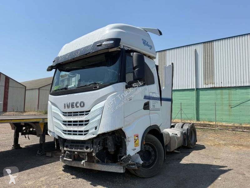 Iveco 490 tractor unit