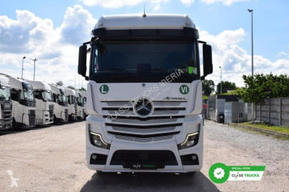 Mercedes tractor unit
